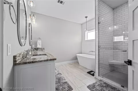 Bath - 6427 Greig Ln, Van Buren, AR 72956 photo 1 of 8