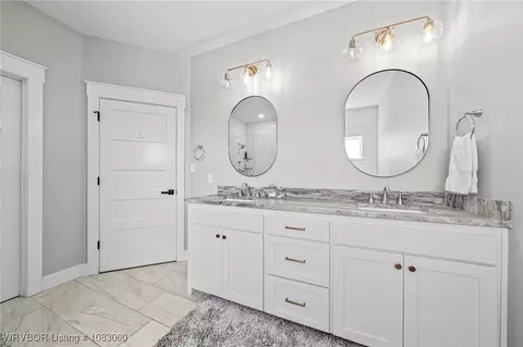 Bath - 6427 Greig Ln, Van Buren, AR 72956 photo 4 of 8
