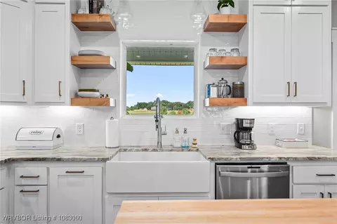 Kitchen - 6427 Greig Ln, Van Buren, AR 72956 photo 8 of 9