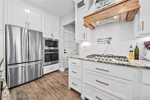 Kitchen - 6427 Greig Ln, Van Buren, AR 72956 photo 7 of 9