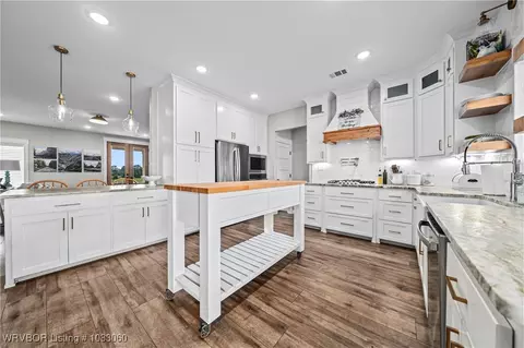 Kitchen - 6427 Greig Ln, Van Buren, AR 72956 photo 3 of 9
