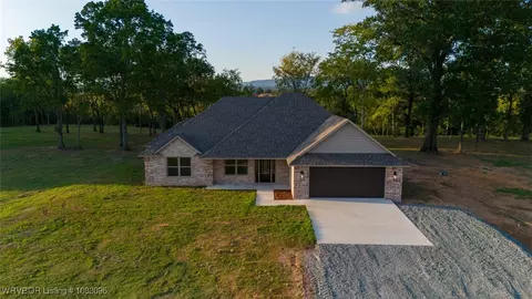 203 Rock Creek Dr, Wister, OK 74966
