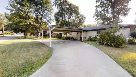 904 5th Ter, Barling, AR 72923