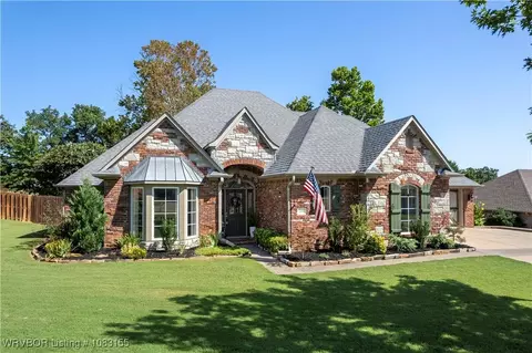 2308 Parkway Ln, Van Buren, AR 72956