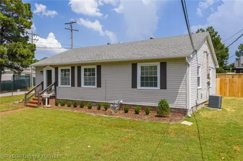 Exterior - 2001 Wolfe Ln, Fort Smith, AR 72901 photo 3 of 13
