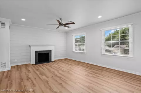 Living - 2001 Wolfe Ln, Fort Smith, AR 72901 photo 2 of 7