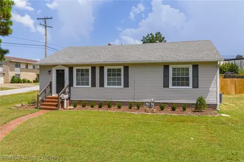 Exterior - 2001 Wolfe Ln, Fort Smith, AR 72901 photo 2 of 13