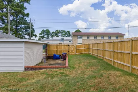 Exterior - 2001 Wolfe Ln, Fort Smith, AR 72901 photo 10 of 13