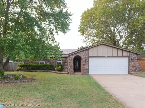9123 Skypark Dr, Fort Smith, AR 72903