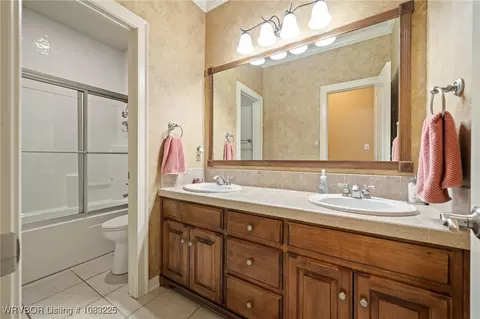Bath - 6906 Southfield Dr, Fort Smith, AR 72916 photo 3 of 3