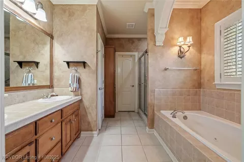 Bath - 6906 Southfield Dr, Fort Smith, AR 72916 photo 1 of 3
