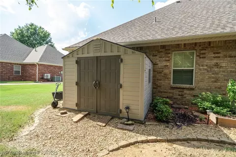 Exterior - 6906 Southfield Dr, Fort Smith, AR 72916 photo 8 of 18