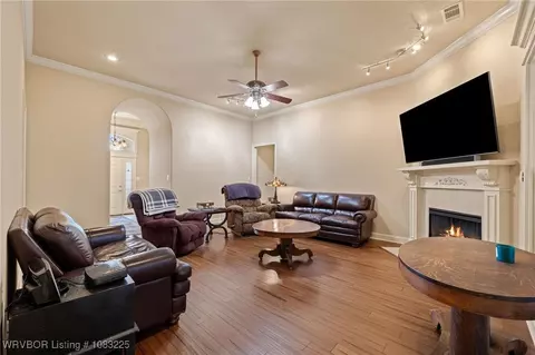 Living - 6906 Southfield Dr, Fort Smith, AR 72916 photo 2 of 3
