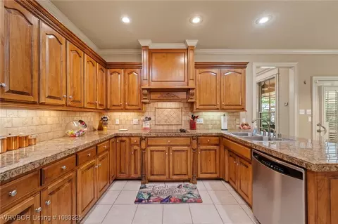 Kitchen - 6906 Southfield Dr, Fort Smith, AR 72916 photo 3 of 5