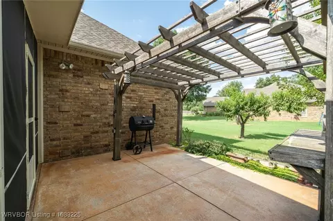 Exterior - 6906 Southfield Dr, Fort Smith, AR 72916 photo 7 of 18