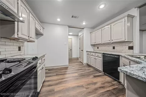 Entry Way - 2001 Joyce Dr, Lavaca, AR 72941 photo 1 of 1