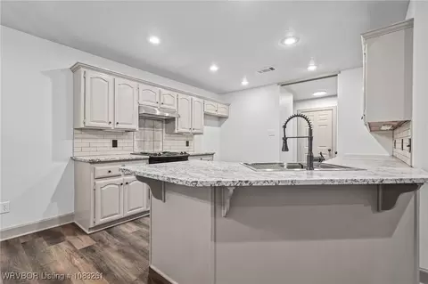 Kitchen - 2001 Joyce Dr, Lavaca, AR 72941 photo 1 of 2