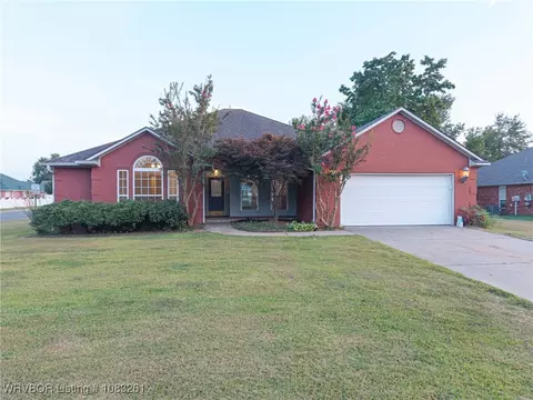 2001 Joyce Dr, Lavaca, AR 72941