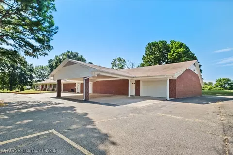 1400 W Locust St, Stilwell, OK 74960