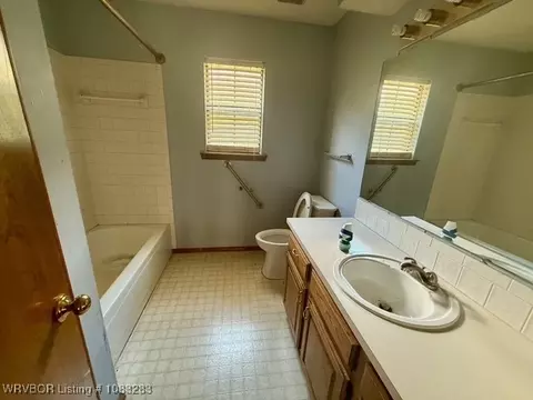 Bath - 5204 S 92nd St, Fort Smith, AR 72903 photo 4 of 4
