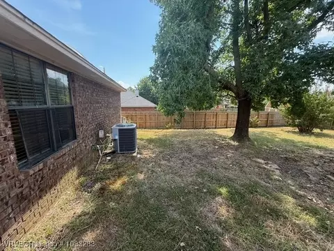 Exterior - 5204 S 92nd St, Fort Smith, AR 72903 photo 3 of 4