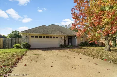 599 N Rocky Xing, Fayetteville, AR 72704