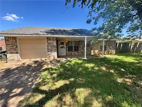 3009 Kathy Ln, Edmond, OK 73034