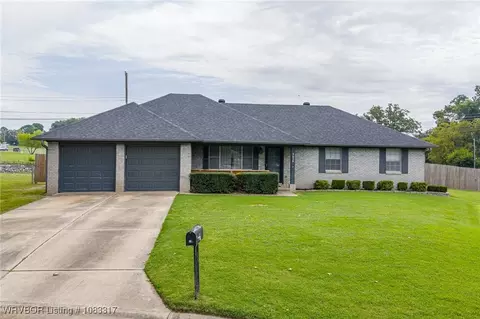 Exterior - 4638 Victoria Dr, Fort Smith, AR 72904 photo 3 of 7