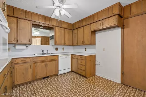 Kitchen - 4638 Victoria Dr, Fort Smith, AR 72904 photo 1 of 2