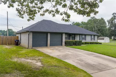 Exterior - 4638 Victoria Dr, Fort Smith, AR 72904 photo 4 of 7