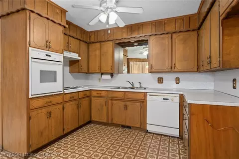 Kitchen - 4638 Victoria Dr, Fort Smith, AR 72904 photo 2 of 2