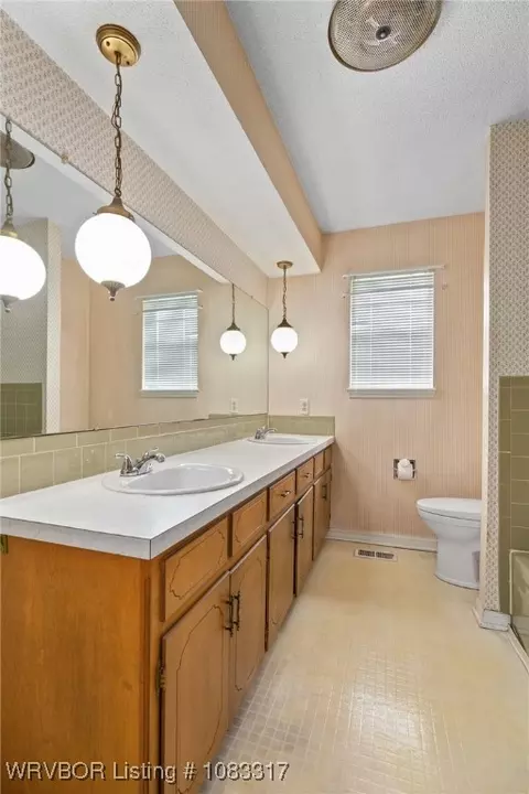 Bath - 4638 Victoria Dr, Fort Smith, AR 72904 photo 2 of 3