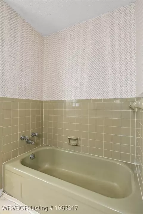Bath - 4638 Victoria Dr, Fort Smith, AR 72904 photo 3 of 3