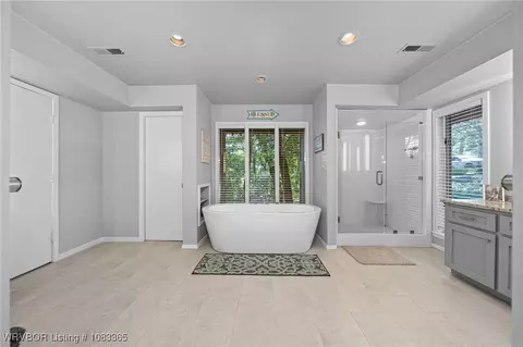 Bath - 10301 Stoneleige St, Fort Smith, AR 72908 photo 1 of 5