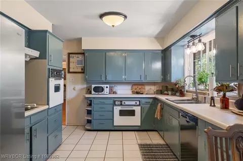 Kitchen - 1405 N 55th Ter, Fort Smith, AR 72904 photo 2 of 3