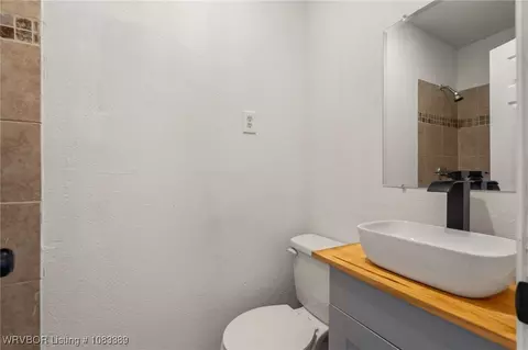 Bath - 3907 Victory Cir, Fort Smith, AR 72904 photo 4 of 4
