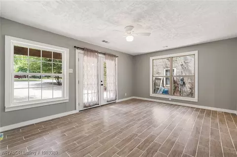 Living - 3907 Victory Cir, Fort Smith, AR 72904 photo 1 of 4