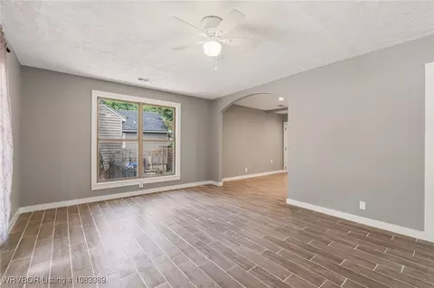 Living - 3907 Victory Cir, Fort Smith, AR 72904 photo 3 of 4
