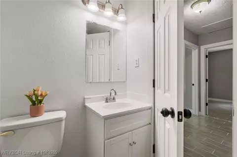 Bath - 3907 Victory Cir, Fort Smith, AR 72904 photo 3 of 4