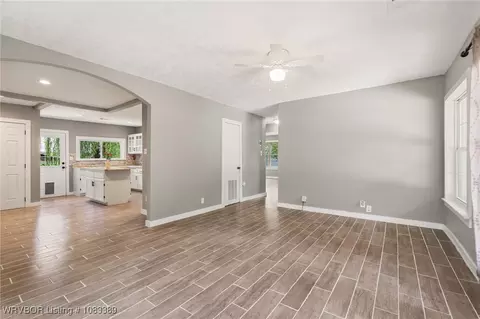 Living - 3907 Victory Cir, Fort Smith, AR 72904 photo 2 of 4