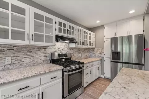 Kitchen - 3907 Victory Cir, Fort Smith, AR 72904 photo 2 of 3