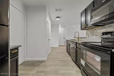 Kitchen - 4208 Walnut Park Dr, Fort Smith, AR 72904 photo 4 of 4