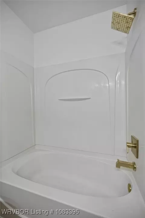 Bath - 4208 Walnut Park Dr, Fort Smith, AR 72904 photo 3 of 4