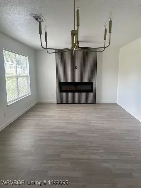 Living - 4208 Walnut Park Dr, Fort Smith, AR 72904 photo 3 of 4