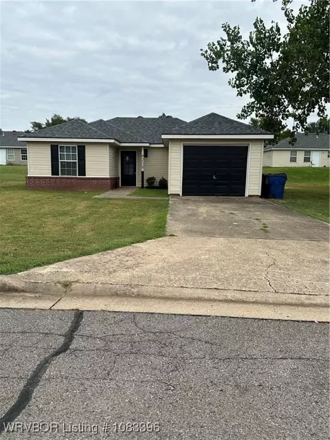 Exterior - 4208 Walnut Park Dr, Fort Smith, AR 72904 photo 5 of 6