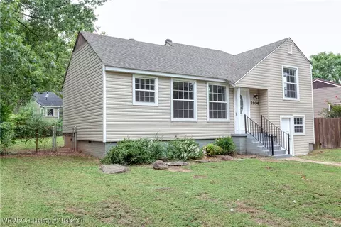 3904 Macarthur Dr, Fort Smith, AR 72904 photo 2