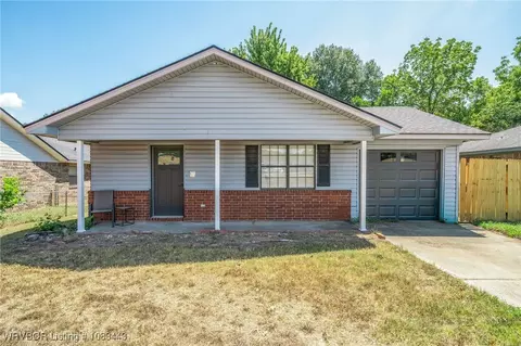 910 N 24th St, Van Buren, AR 72956