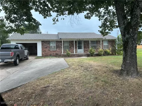 724 Highland Dr, Van Buren, AR 72956