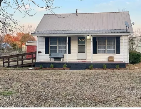 105 Elm St, Pocola, OK 74902