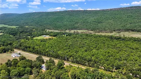 000 Sugar Creek Ln, Heavener, OK 74937